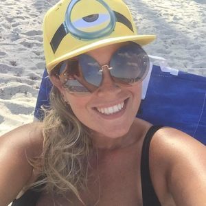 Meet your Posher, Isabel